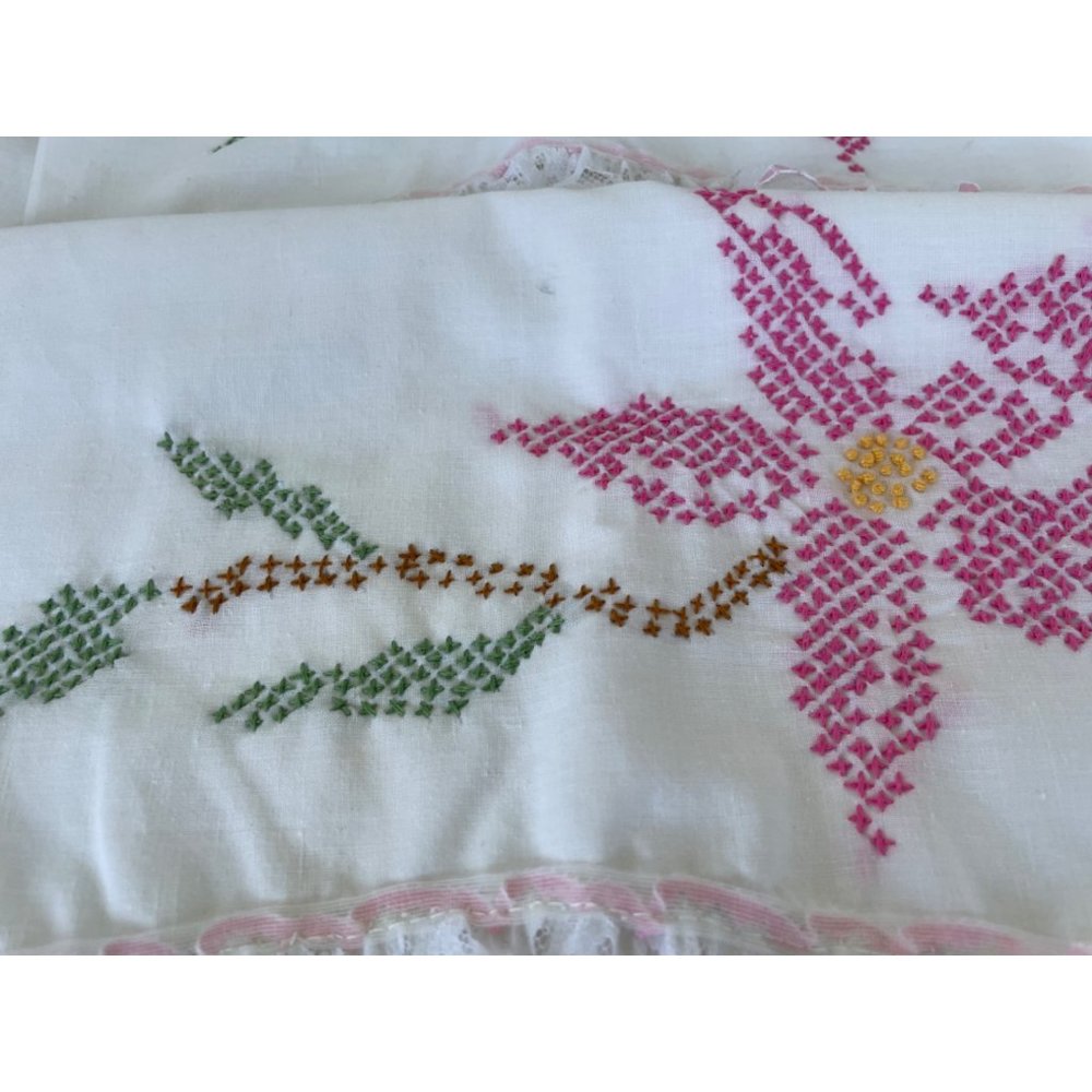 Vintage pair PIllow cases Embroidery Cross Stitch Pink Flowers - Picture 4 of 12